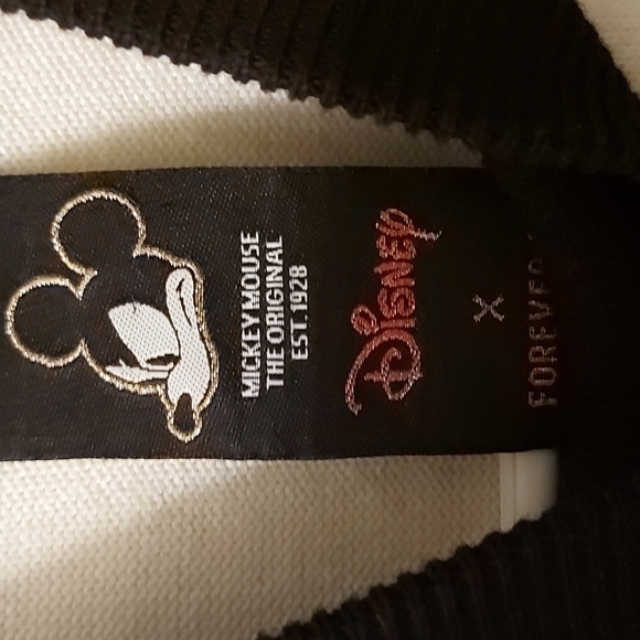 Disney x Forever 21 sweater - Picture 9 of 14